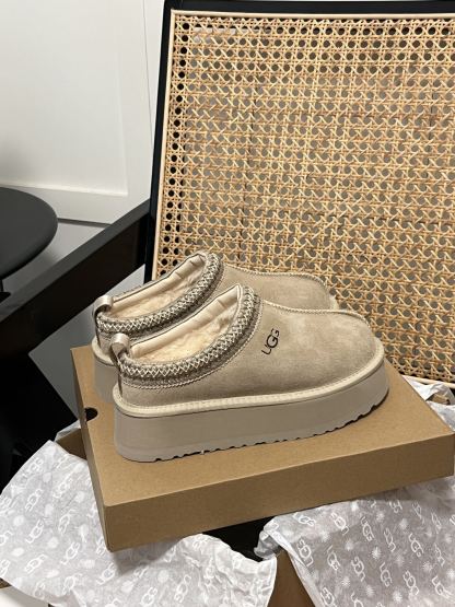 Winter thick-soled fur boots