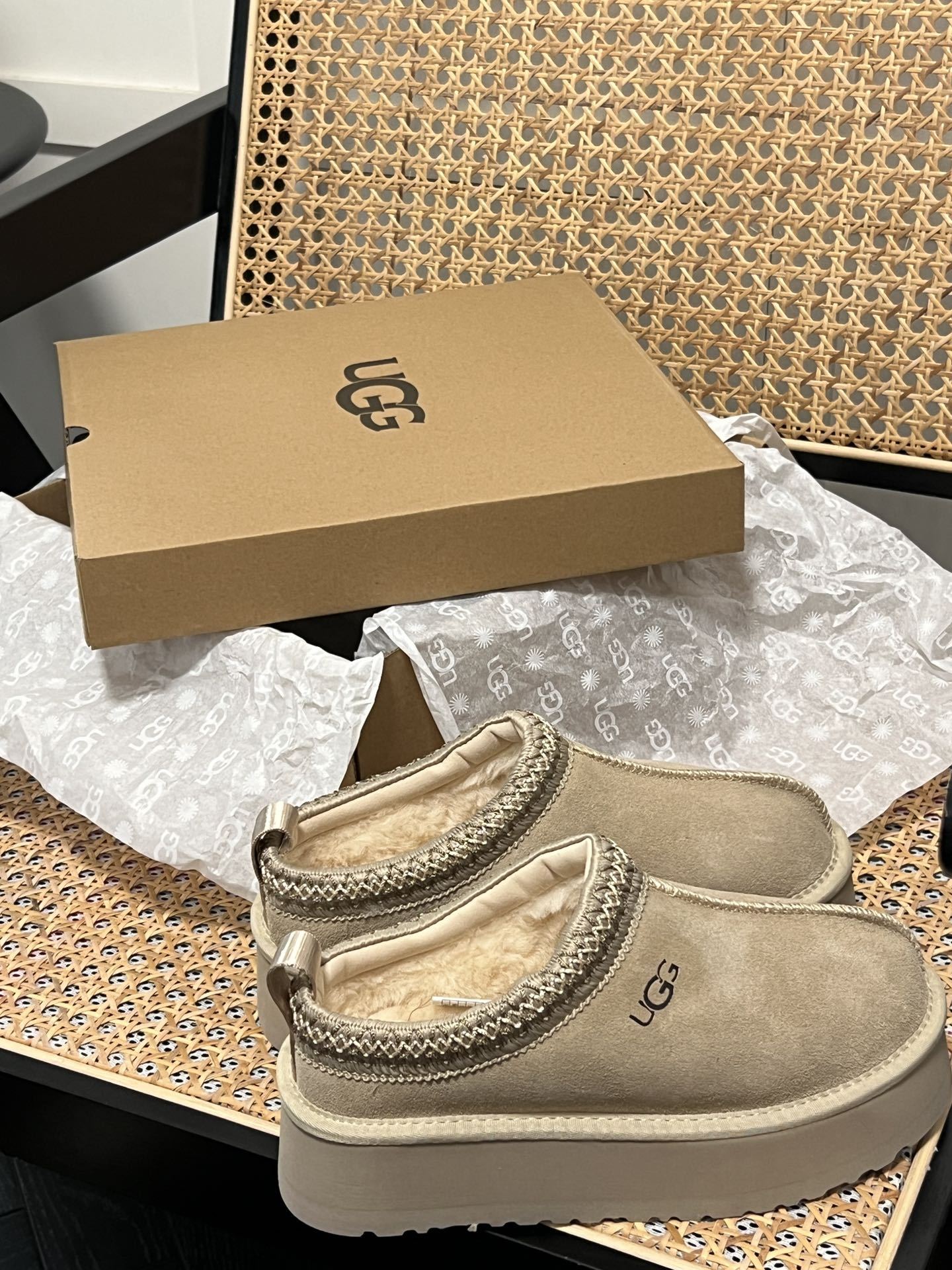 Winter thick-soled fur boots