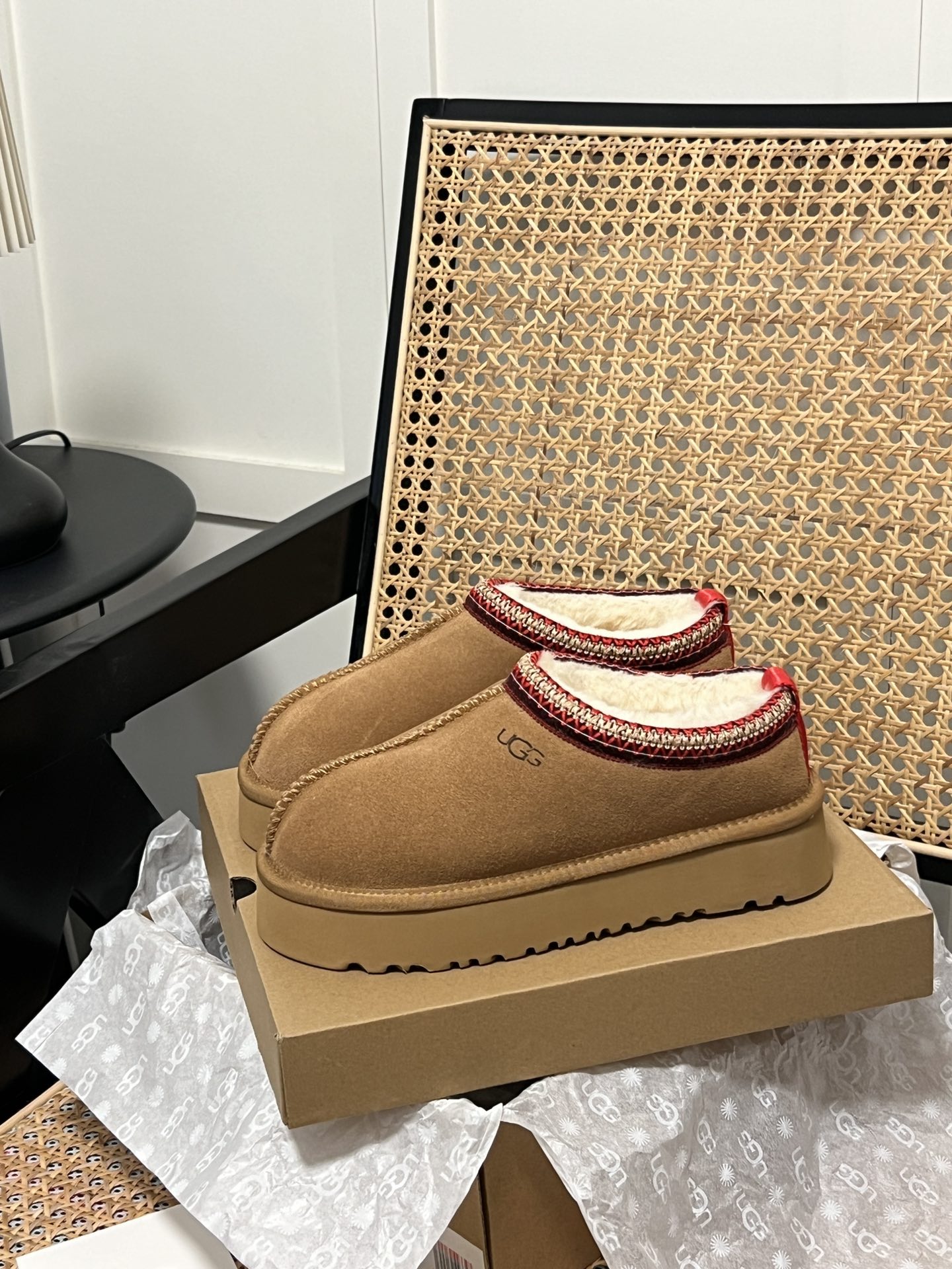 Thick-soled snow boots