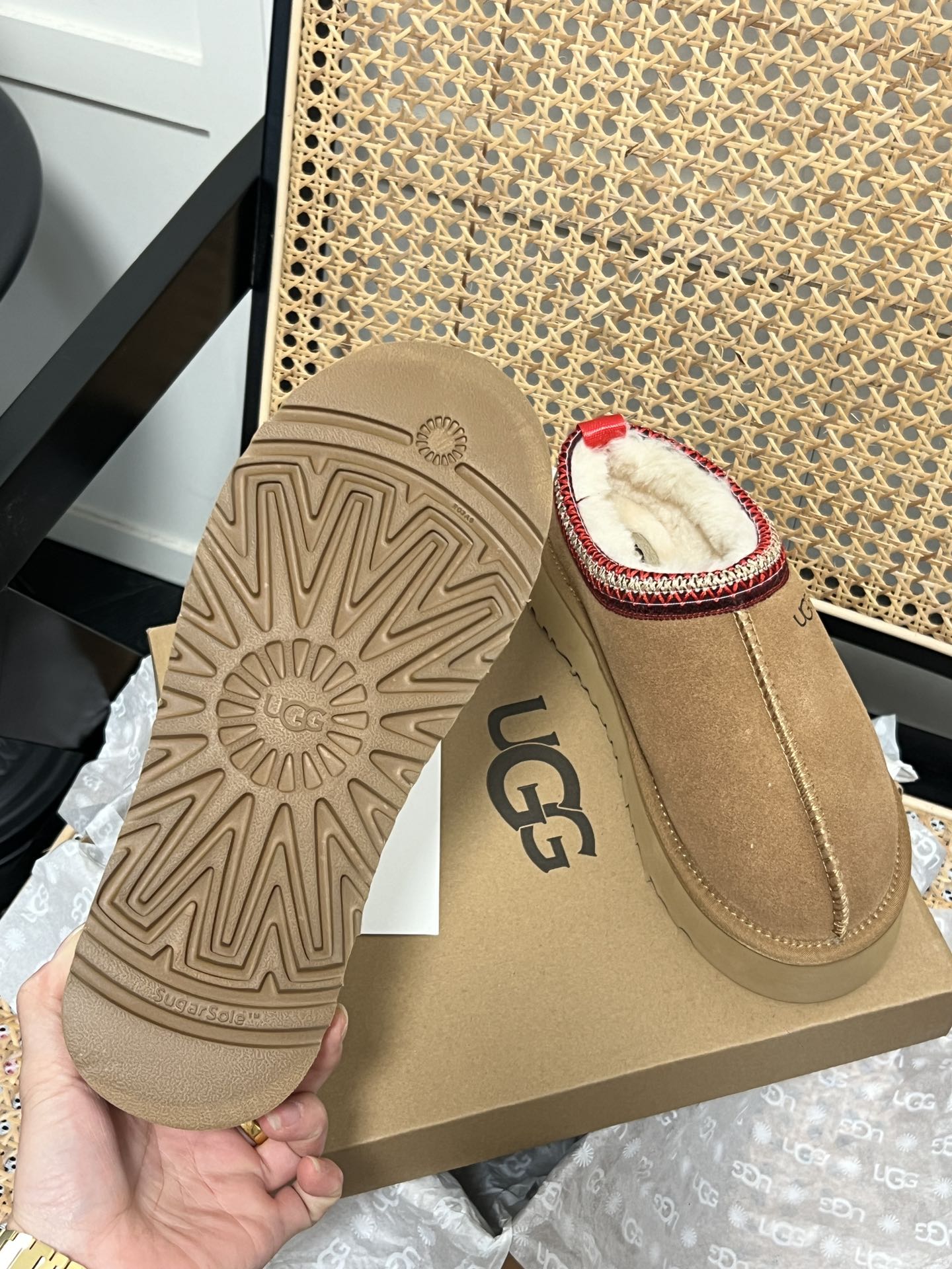 Thick-soled snow boots