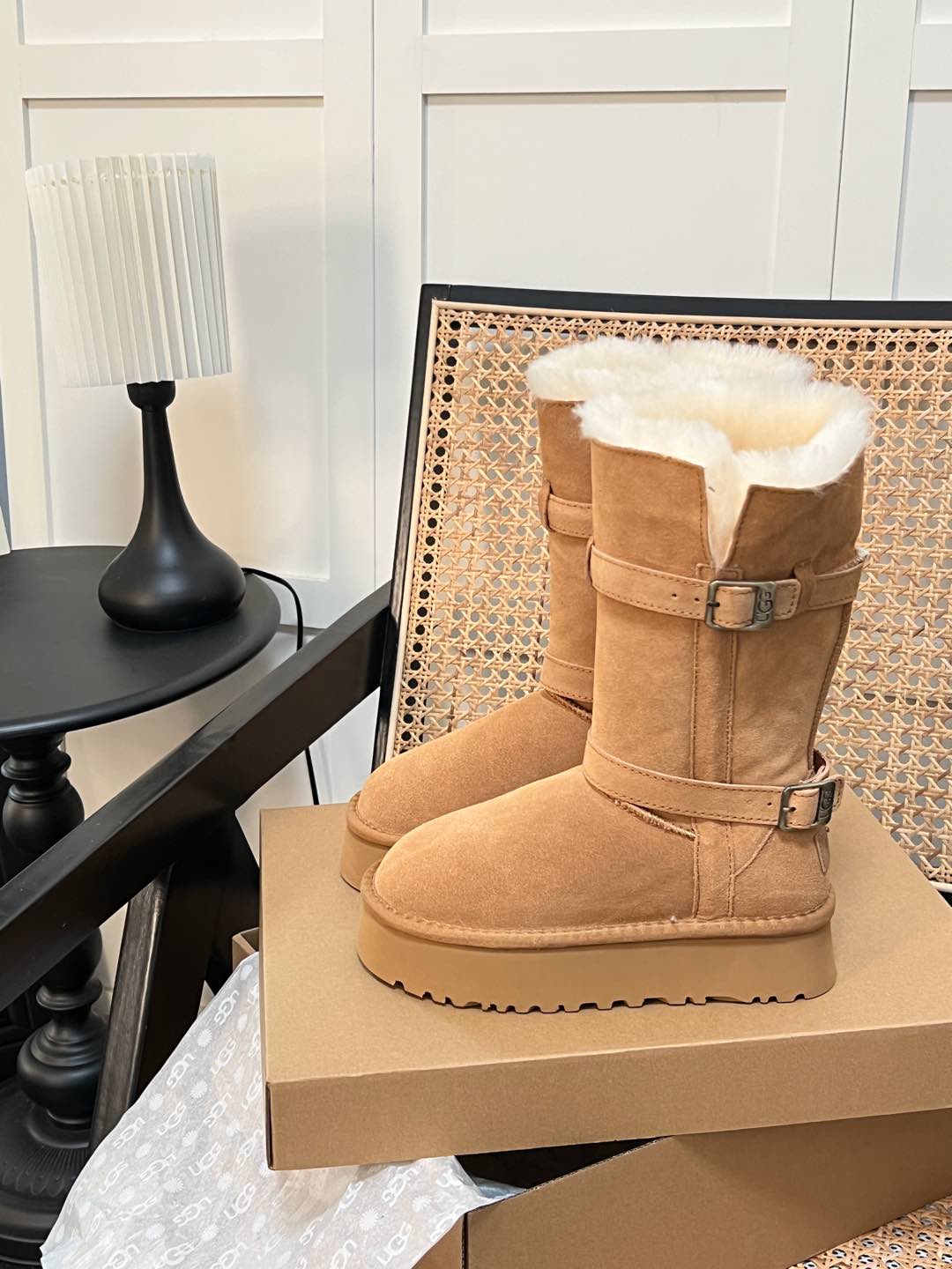 Knight boots