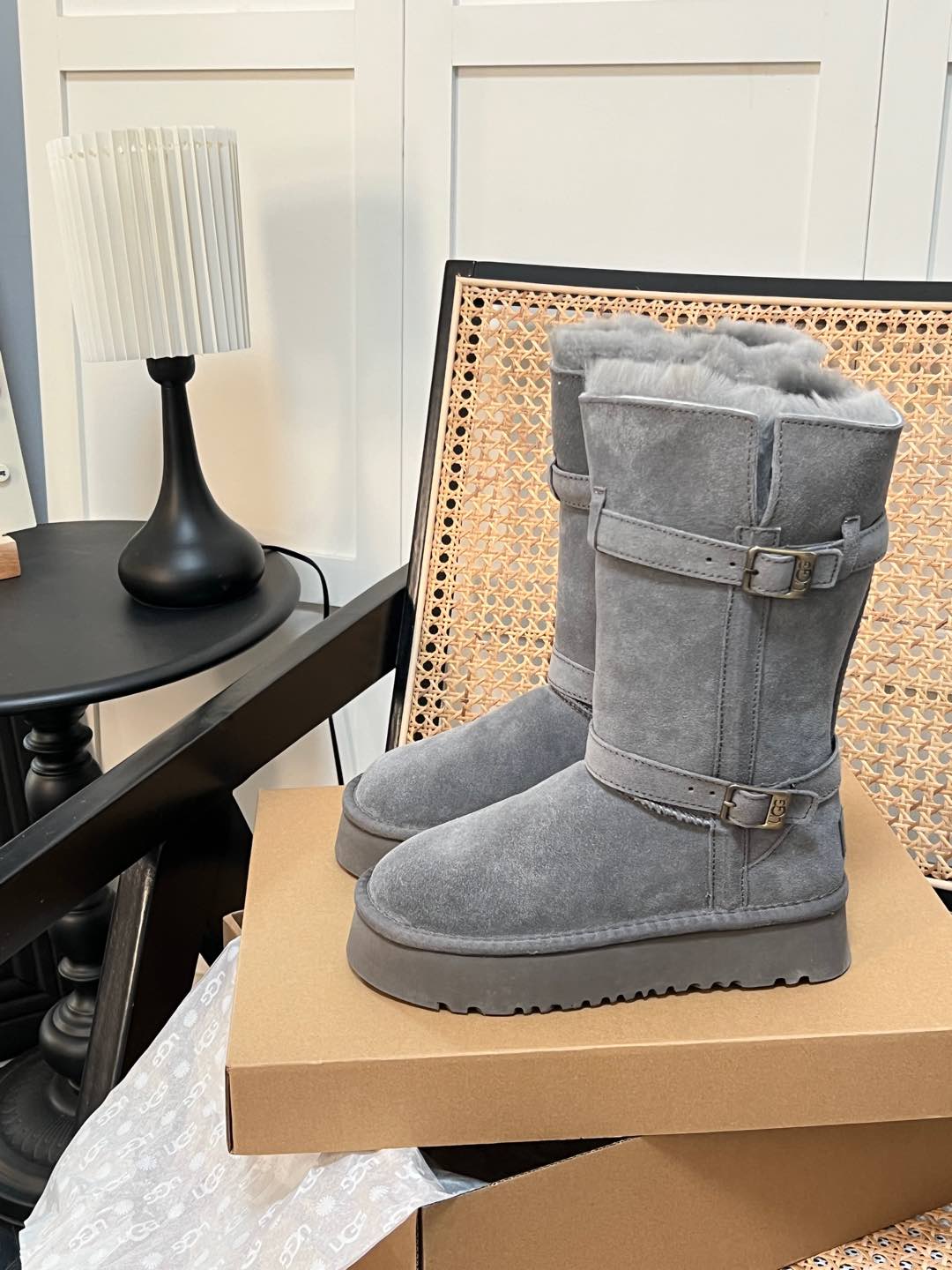 Knight boots