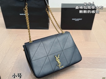 Diamond-patterned bag