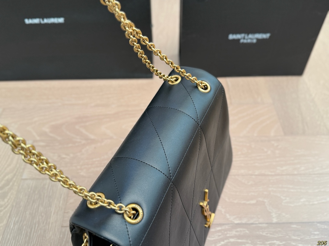 Diamond-patterned bag