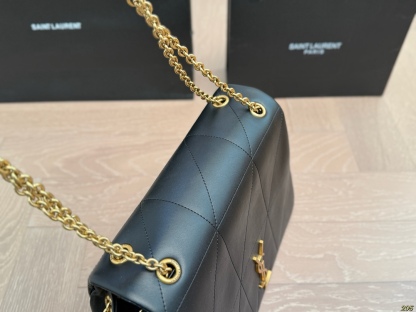 Diamond-patterned bag