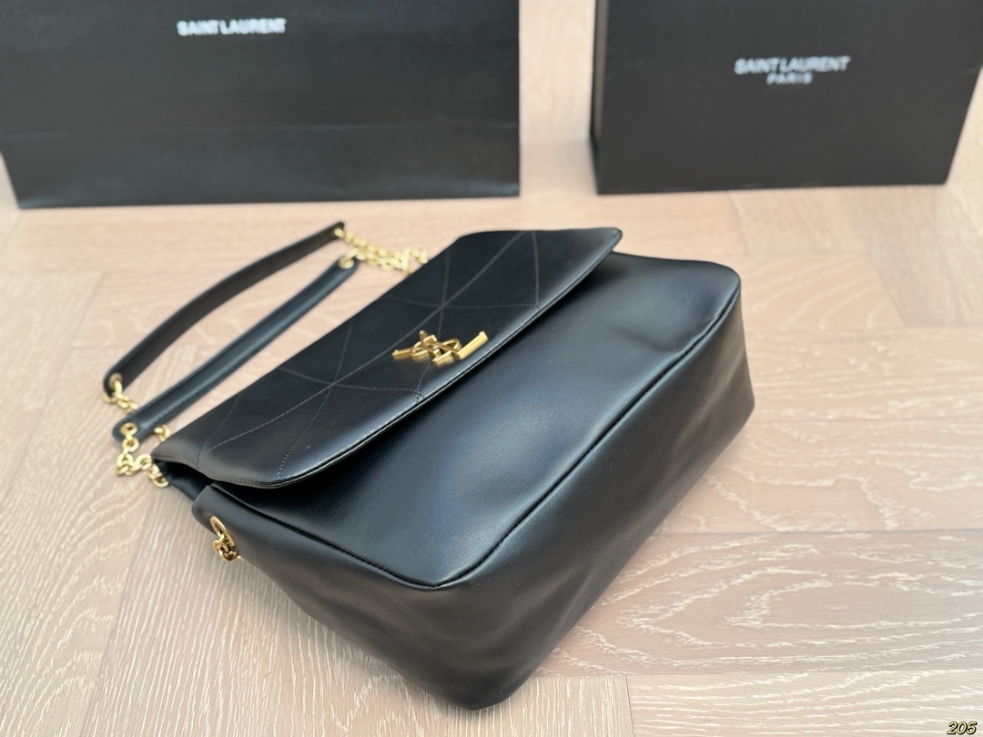 Diamond-patterned bag