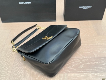 Diamond-patterned bag