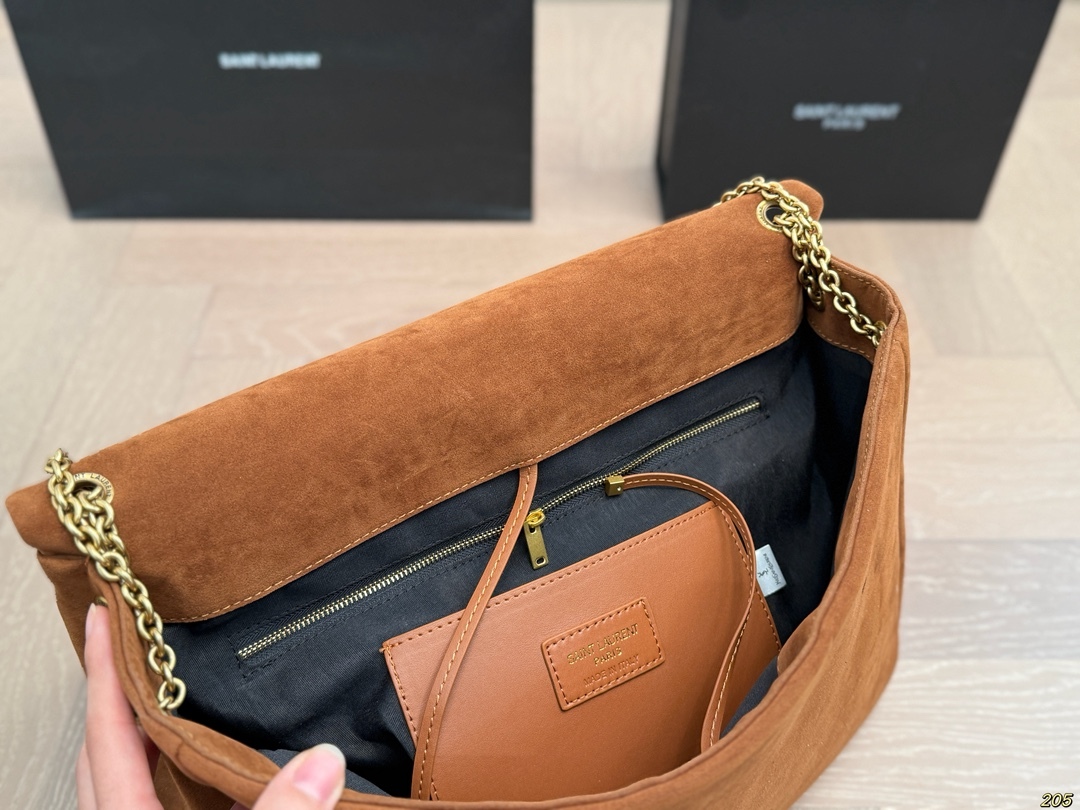 Diamond-patterned bag