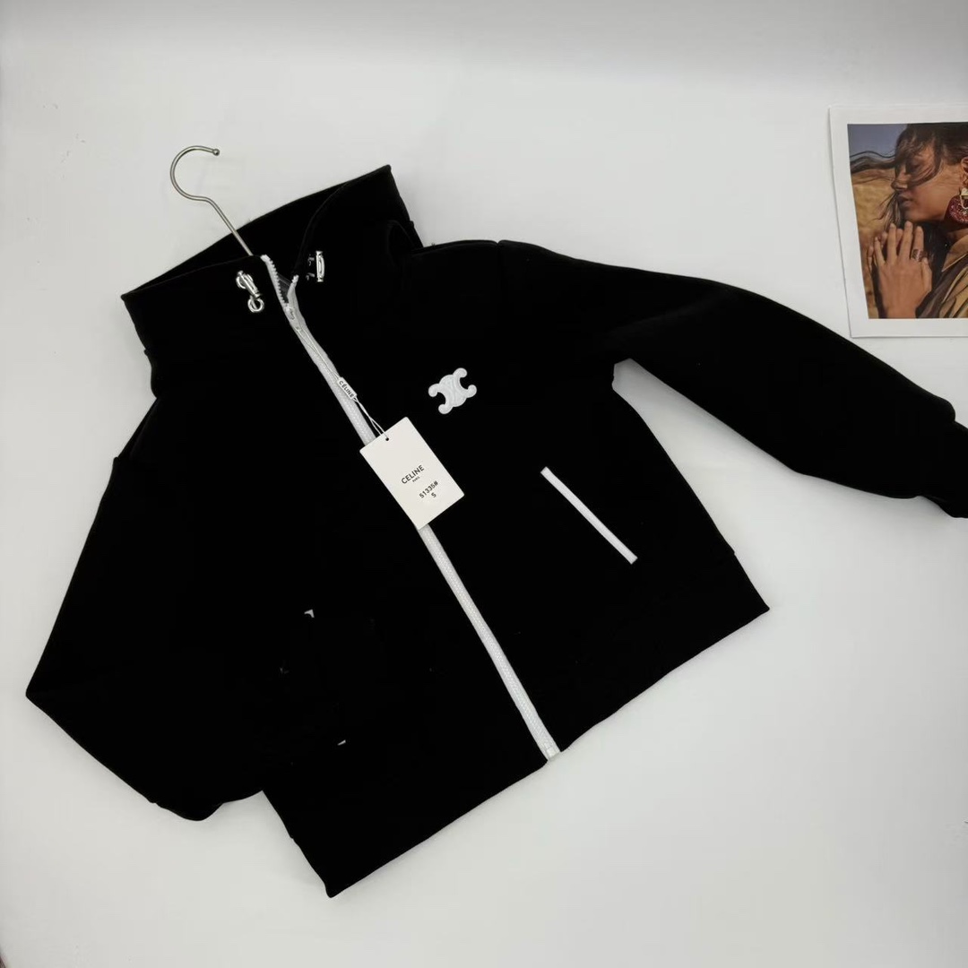 Hooded nylon jacket
