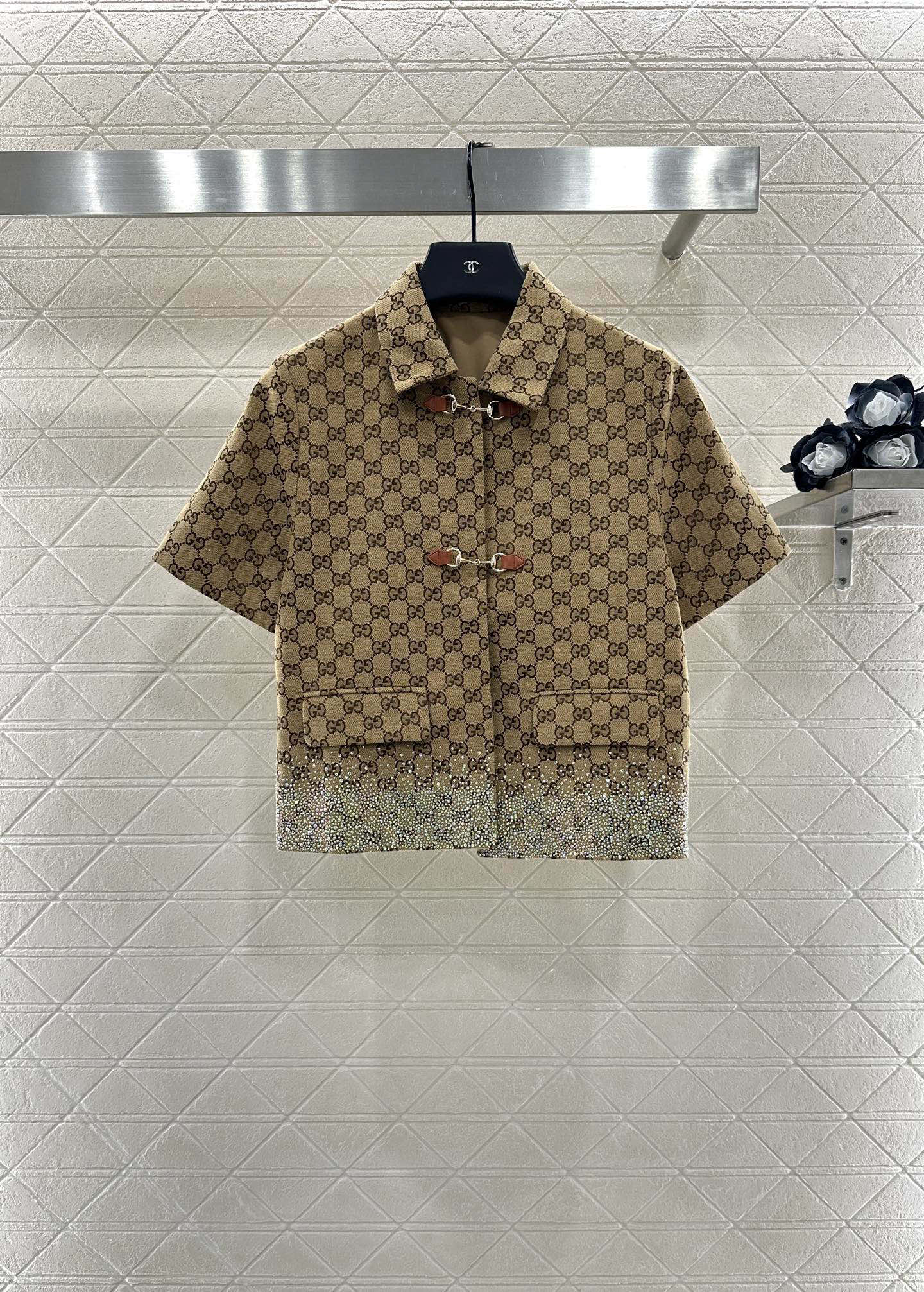 Hot diamond short-sleeved jacket and skirt suit