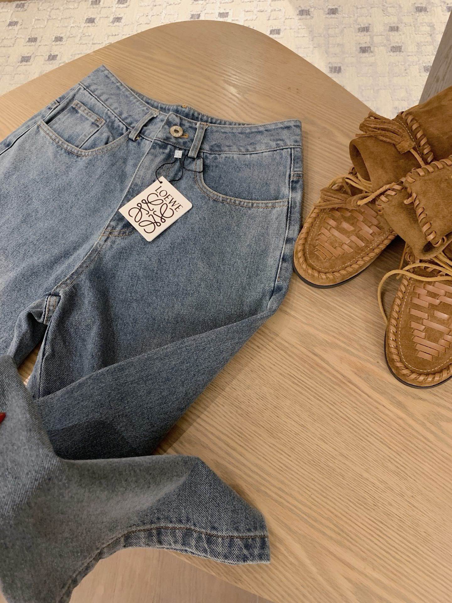 Letter retro washed denim jacket + slim straight trousers