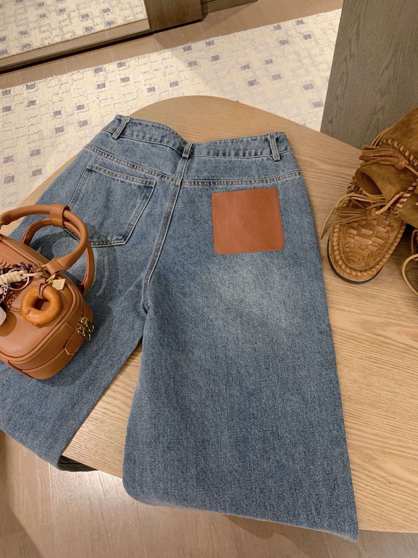Letter retro washed denim jacket + slim straight trousers