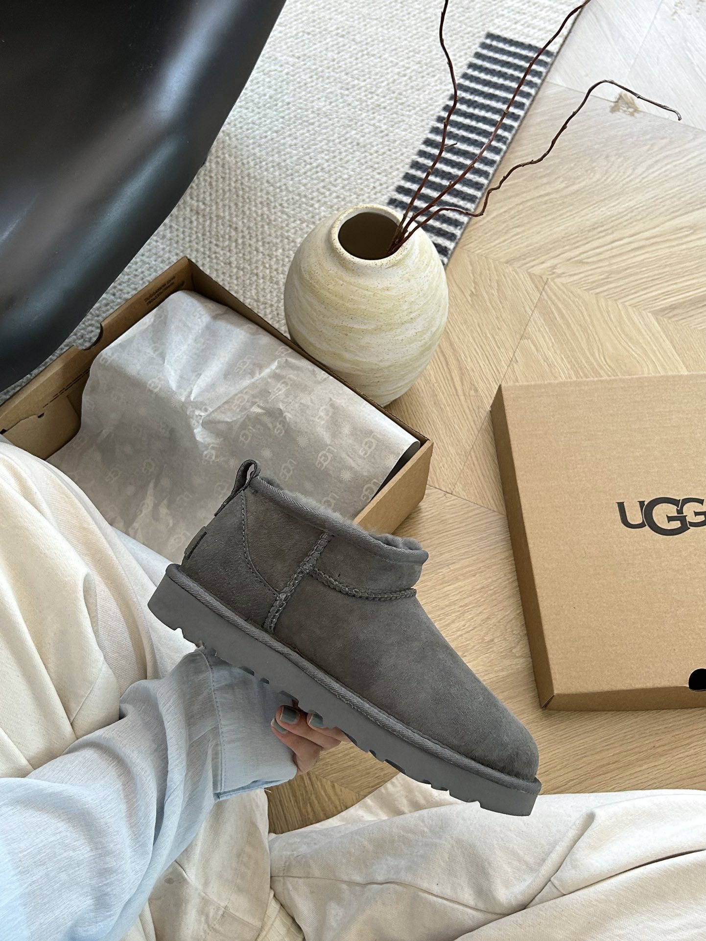 Thin-soled ankle boots