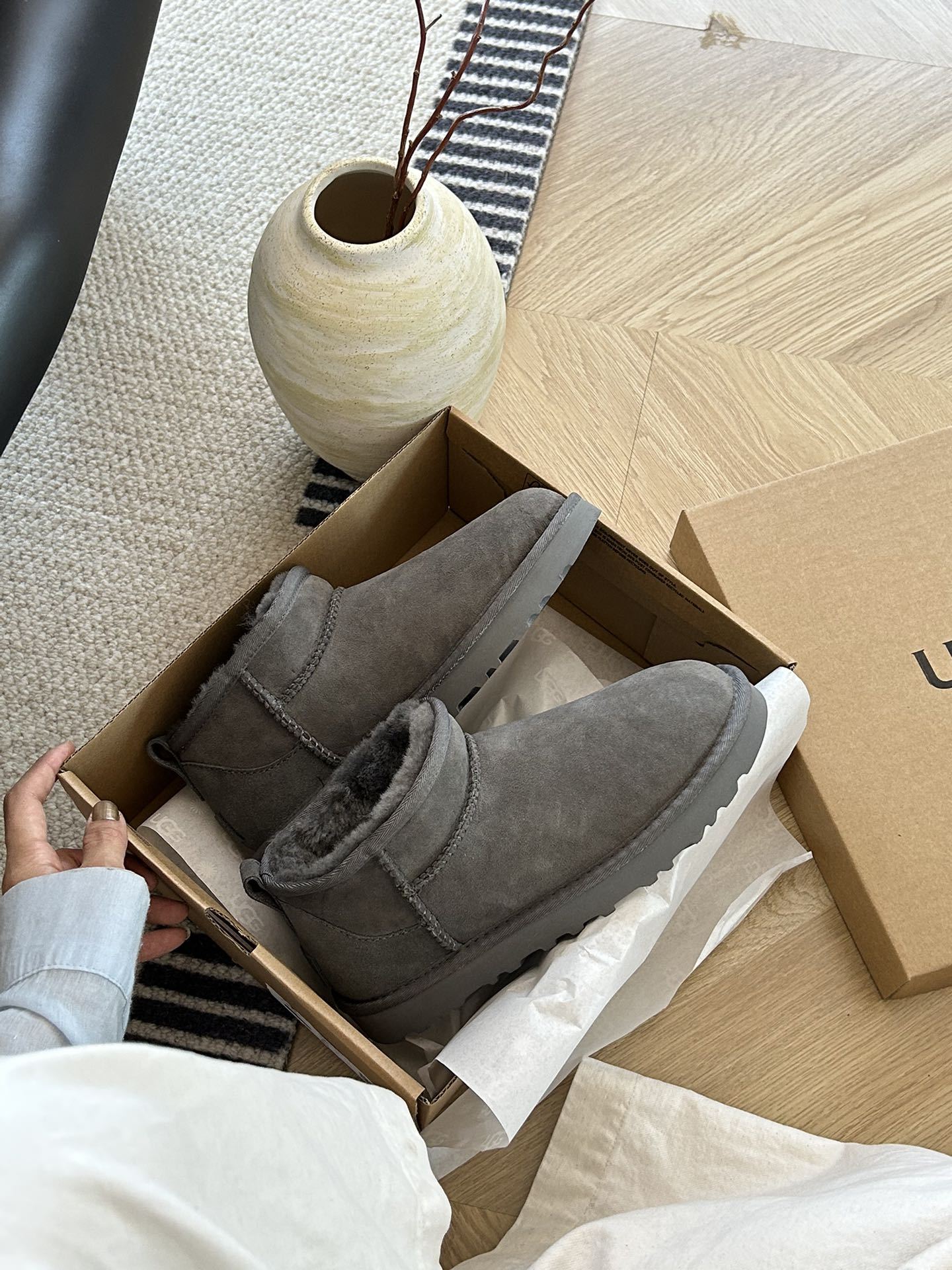 Thin-soled ankle boots