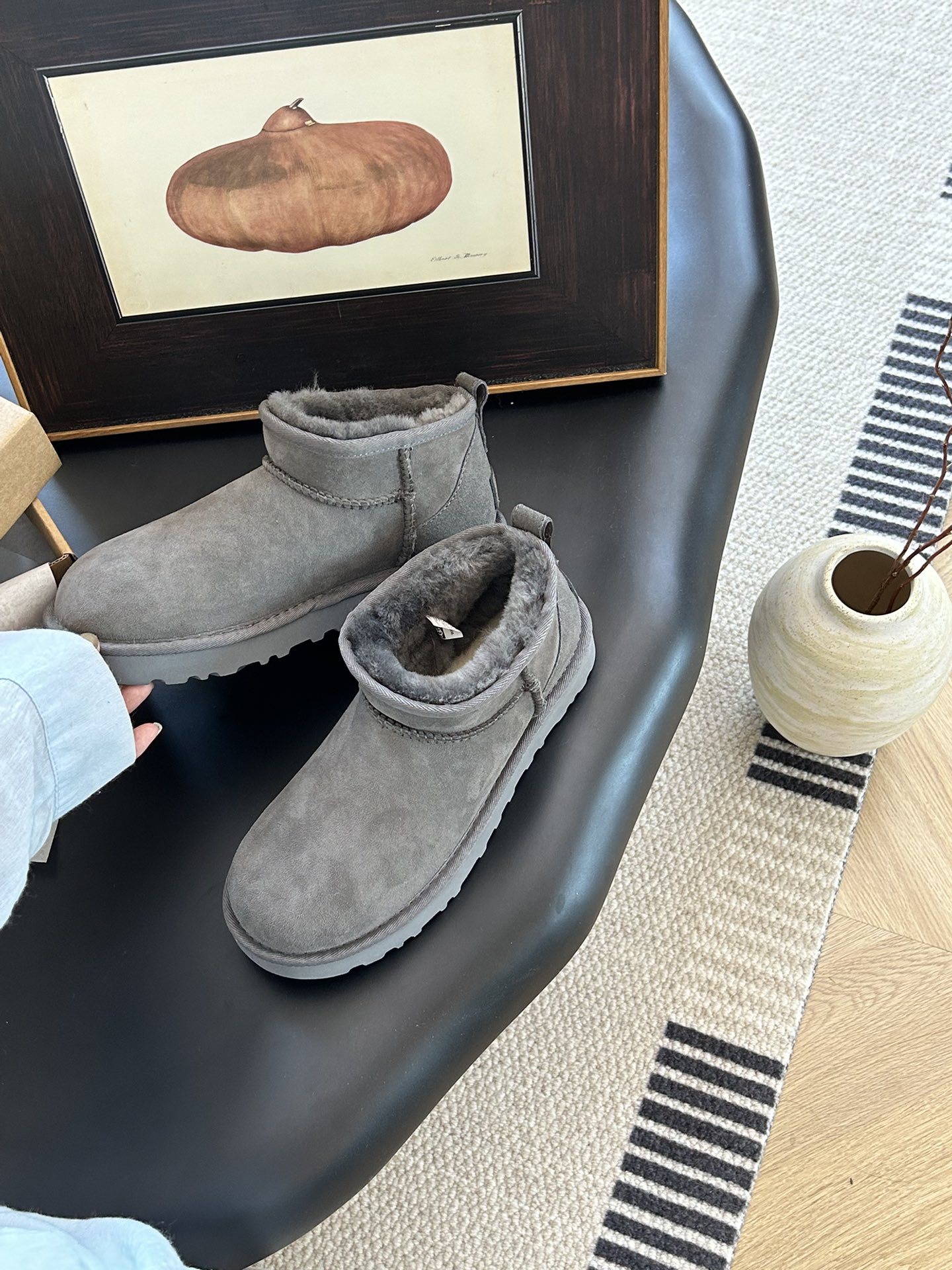 Thin-soled ankle boots