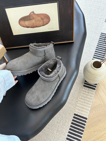 Thin-soled ankle boots