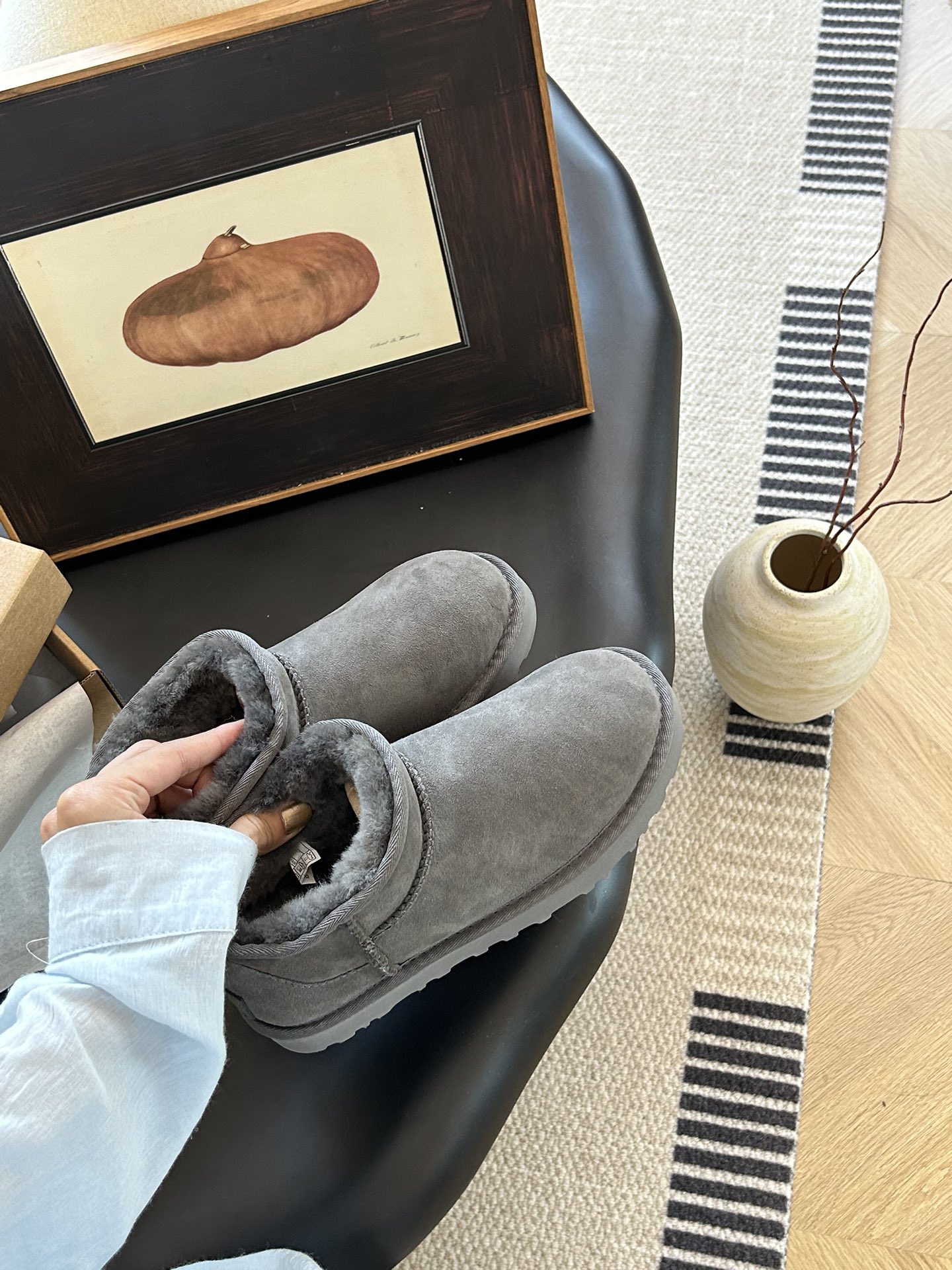 Thin-soled ankle boots