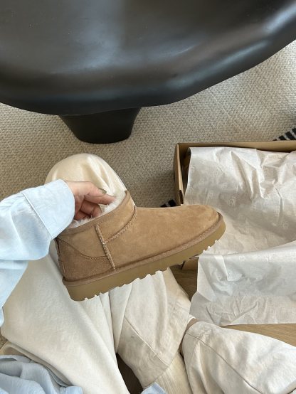 Thin-soled ankle boots