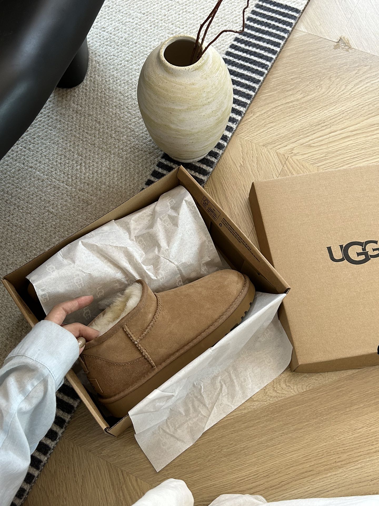 Thin-soled ankle boots