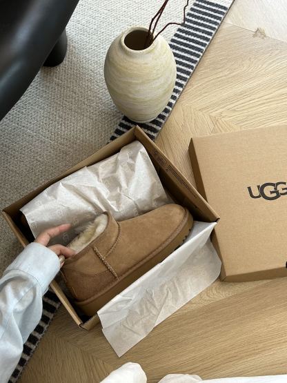 Thin-soled ankle boots