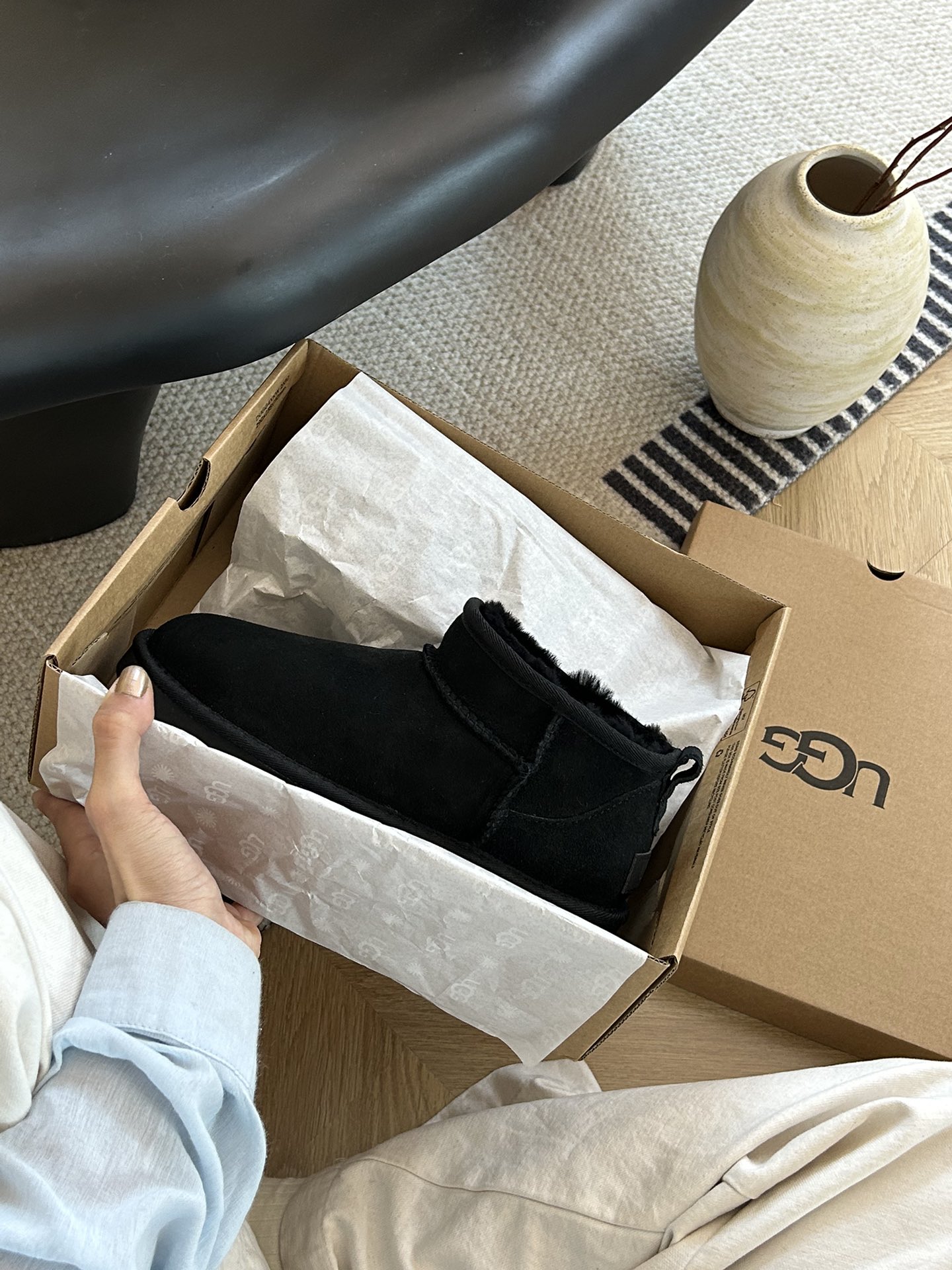 Thin-soled ankle boots