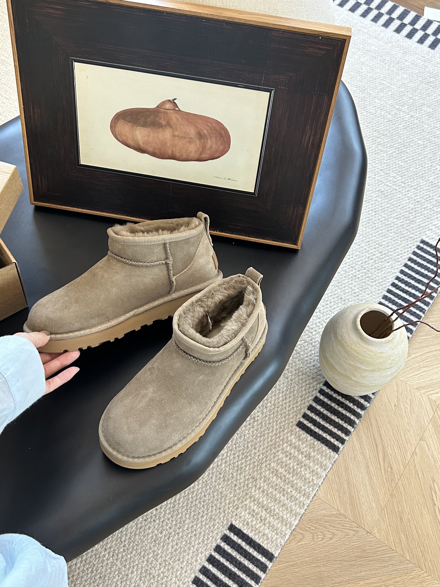 Thin-soled ankle boots