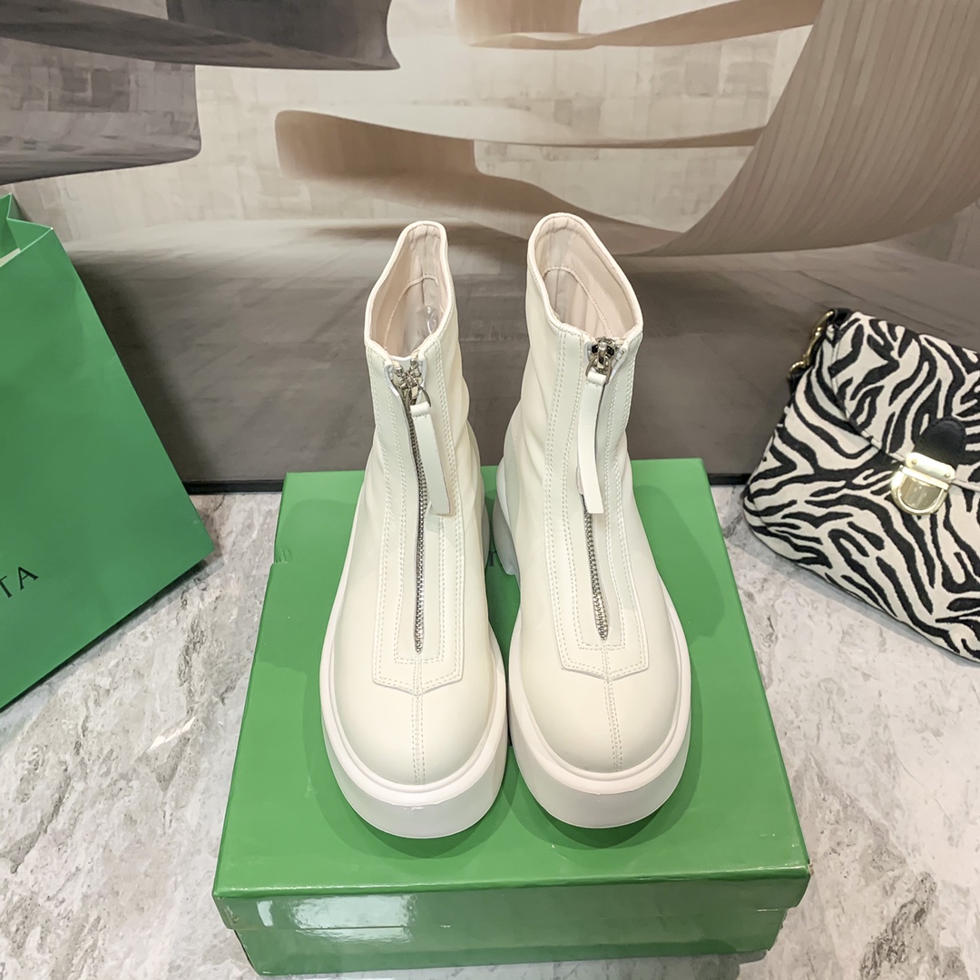 Front zipper martin boots