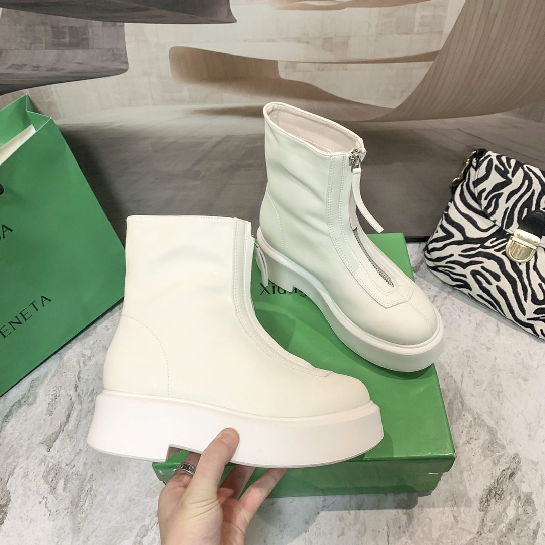 Front zipper martin boots