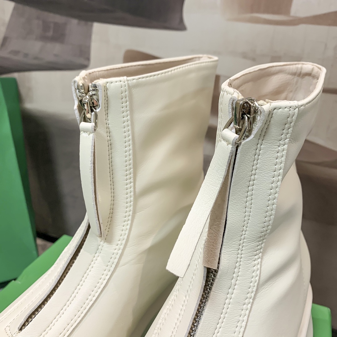Front zipper martin boots