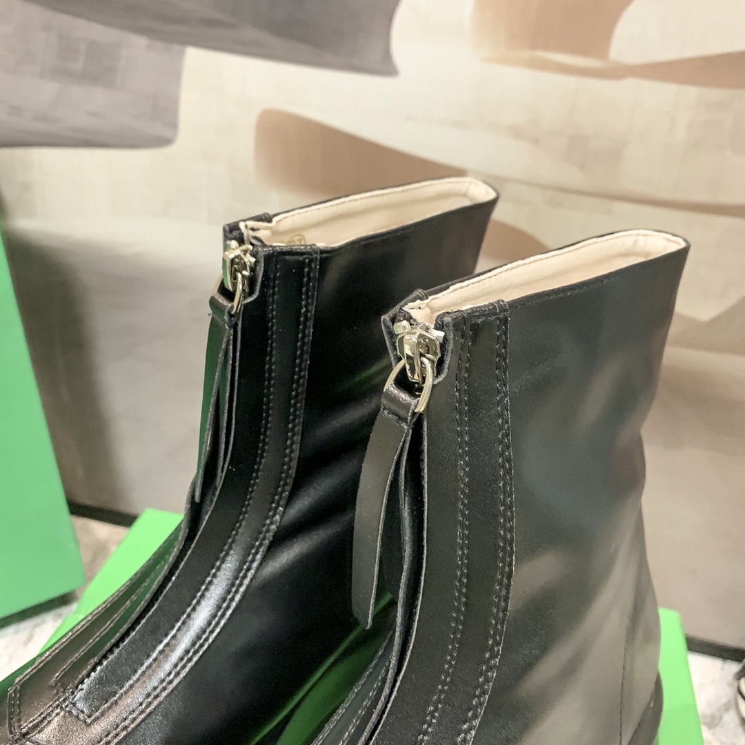 Front zipper martin boots