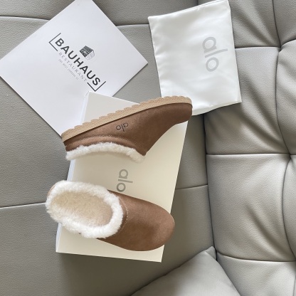 Autumn and winter lambswool slippers