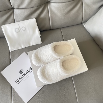 Autumn and winter lambswool slippers