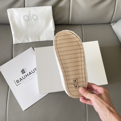 Autumn and winter lambswool slippers