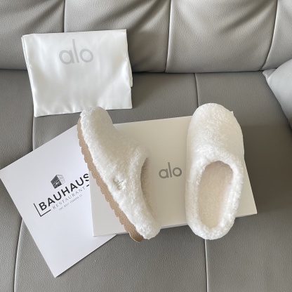 Autumn and winter lambswool slippers