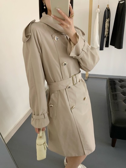Long trench coat with letter embroidery