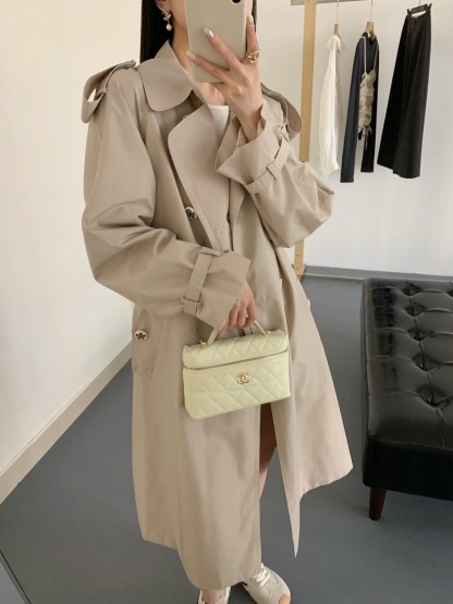 Long trench coat with letter embroidery