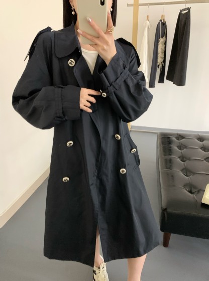 Long trench coat with letter embroidery