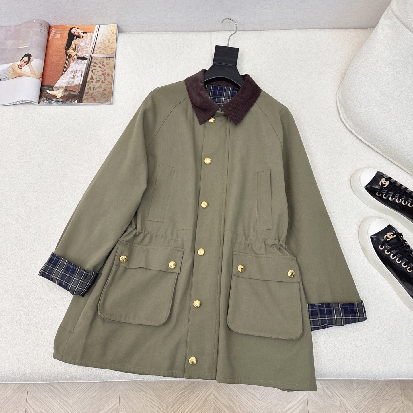 Colorblock collar workwear mid-length trench coat with contrasting colors