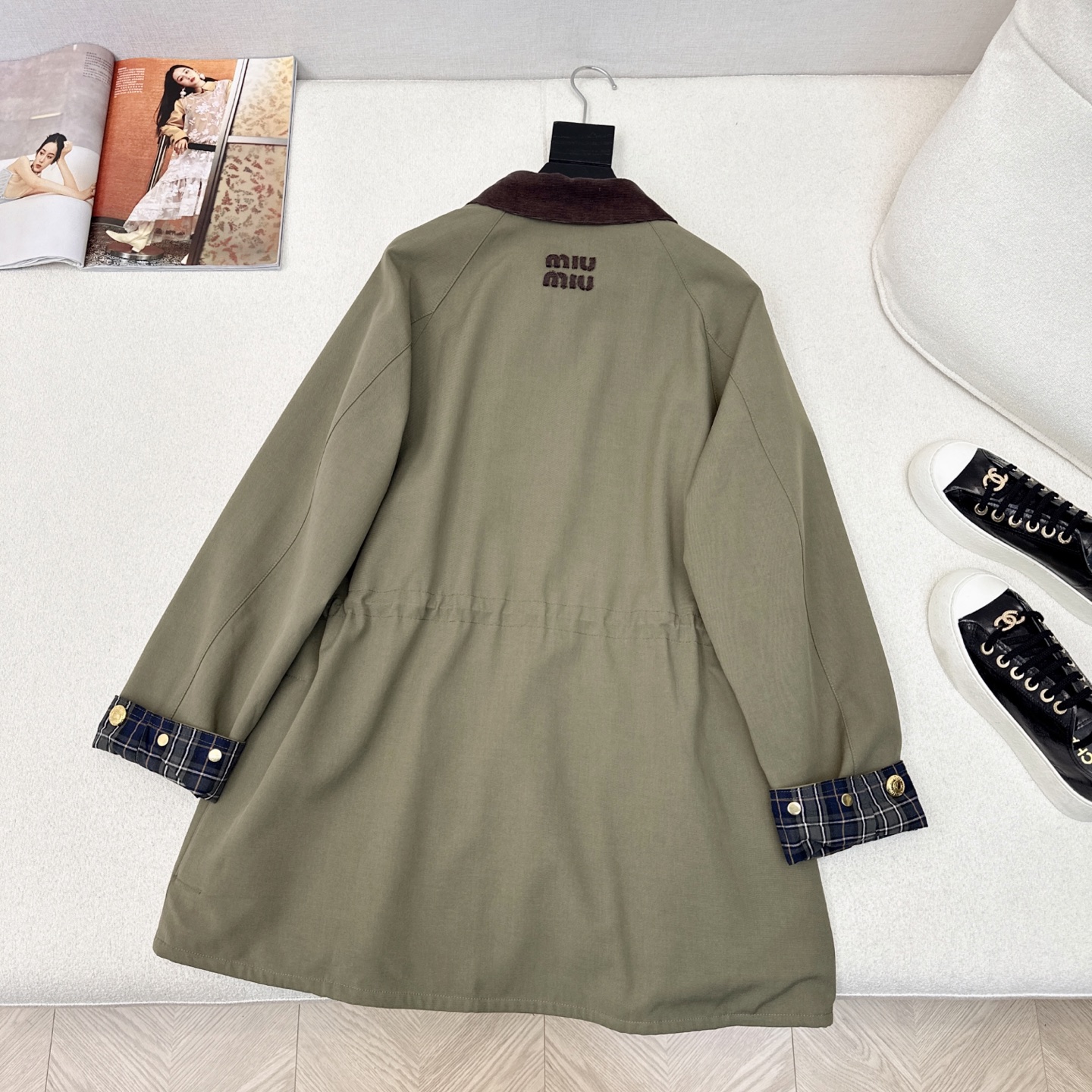 Colorblock collar workwear mid-length trench coat with contrasting colors