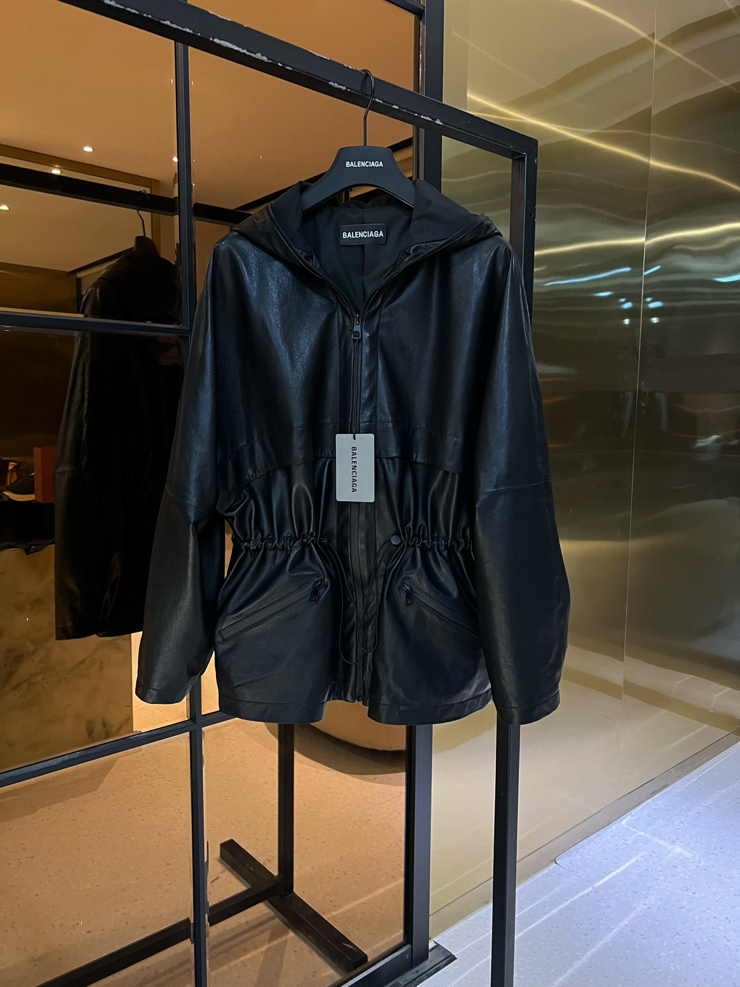 Imitation sheepskin vegetable tanned waist hooded short windbreaker