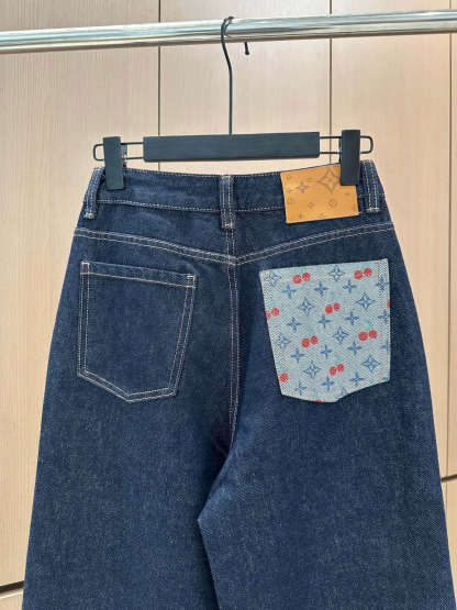 Color-blocked rolled-up jeans