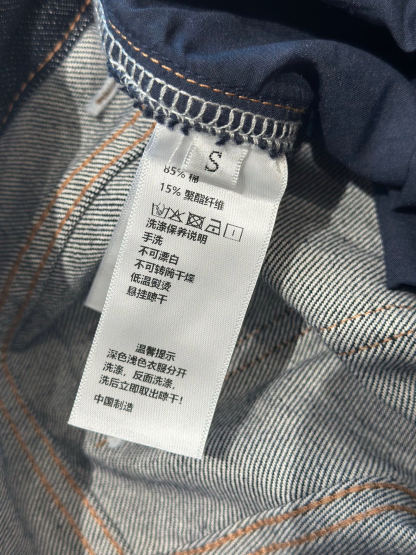 Color-blocked rolled-up jeans