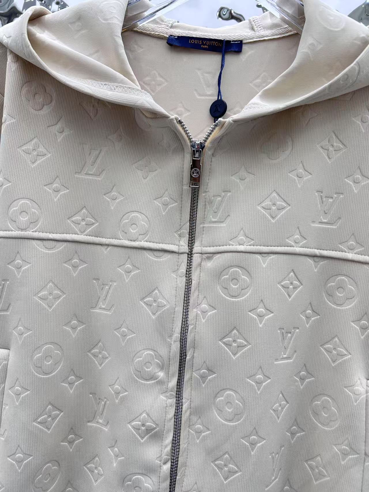 Jacquard fabric suit