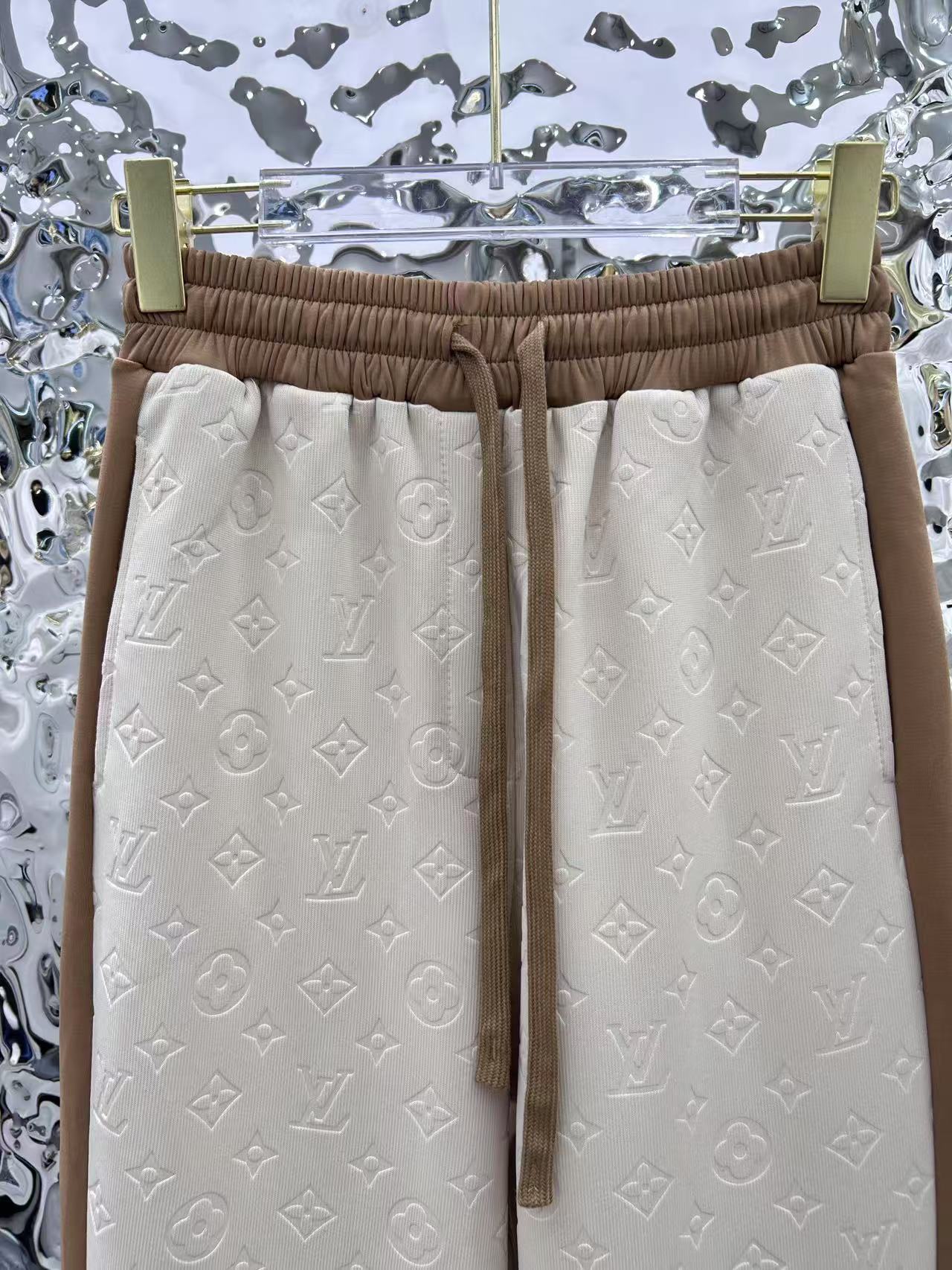 Jacquard fabric suit