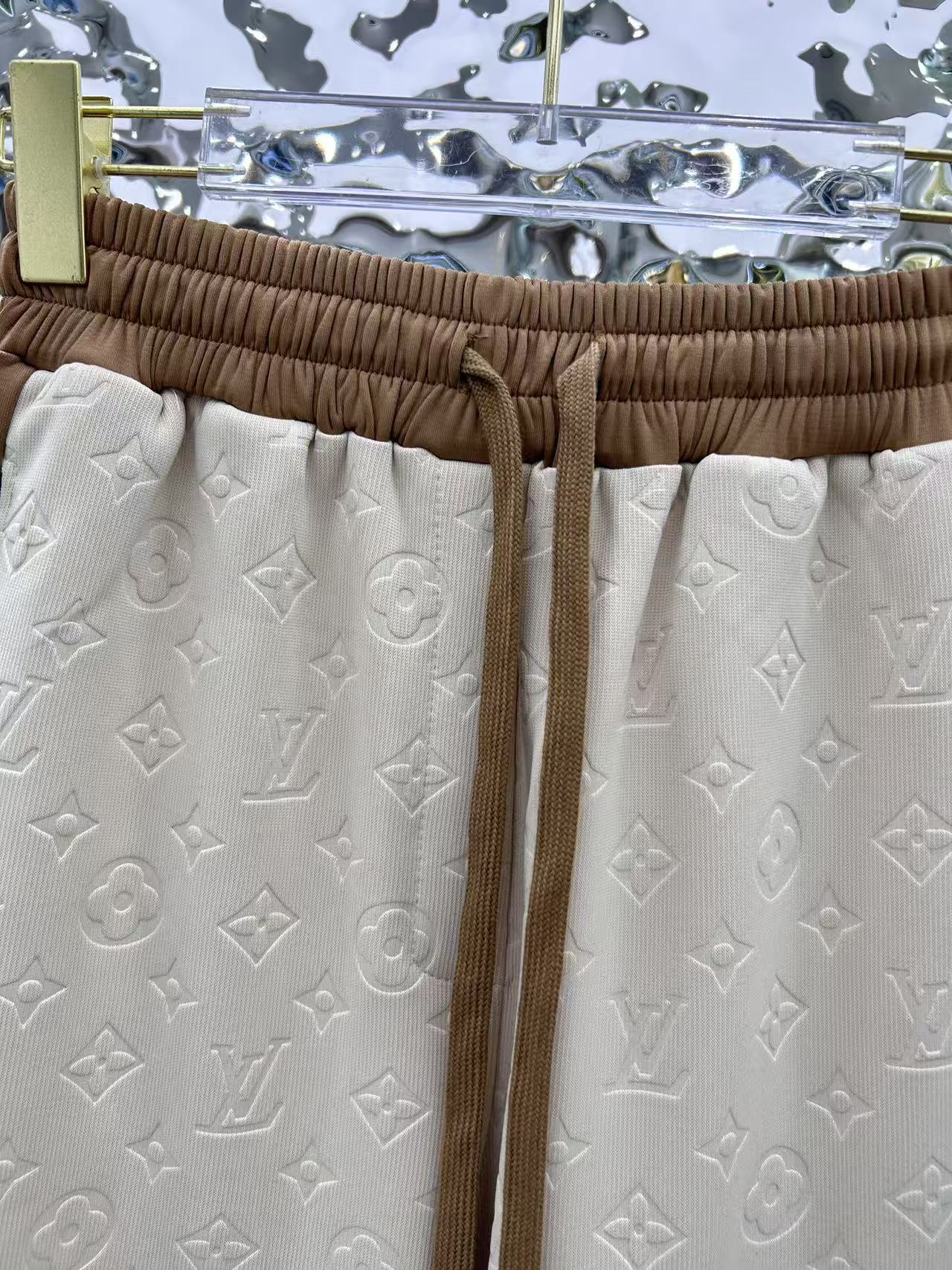 Jacquard fabric suit