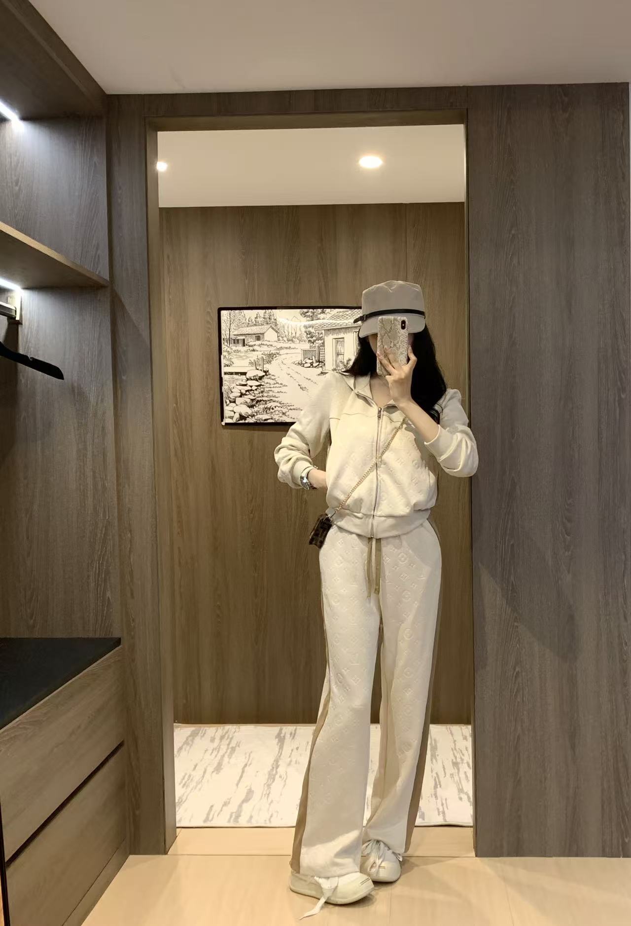 Jacquard fabric suit