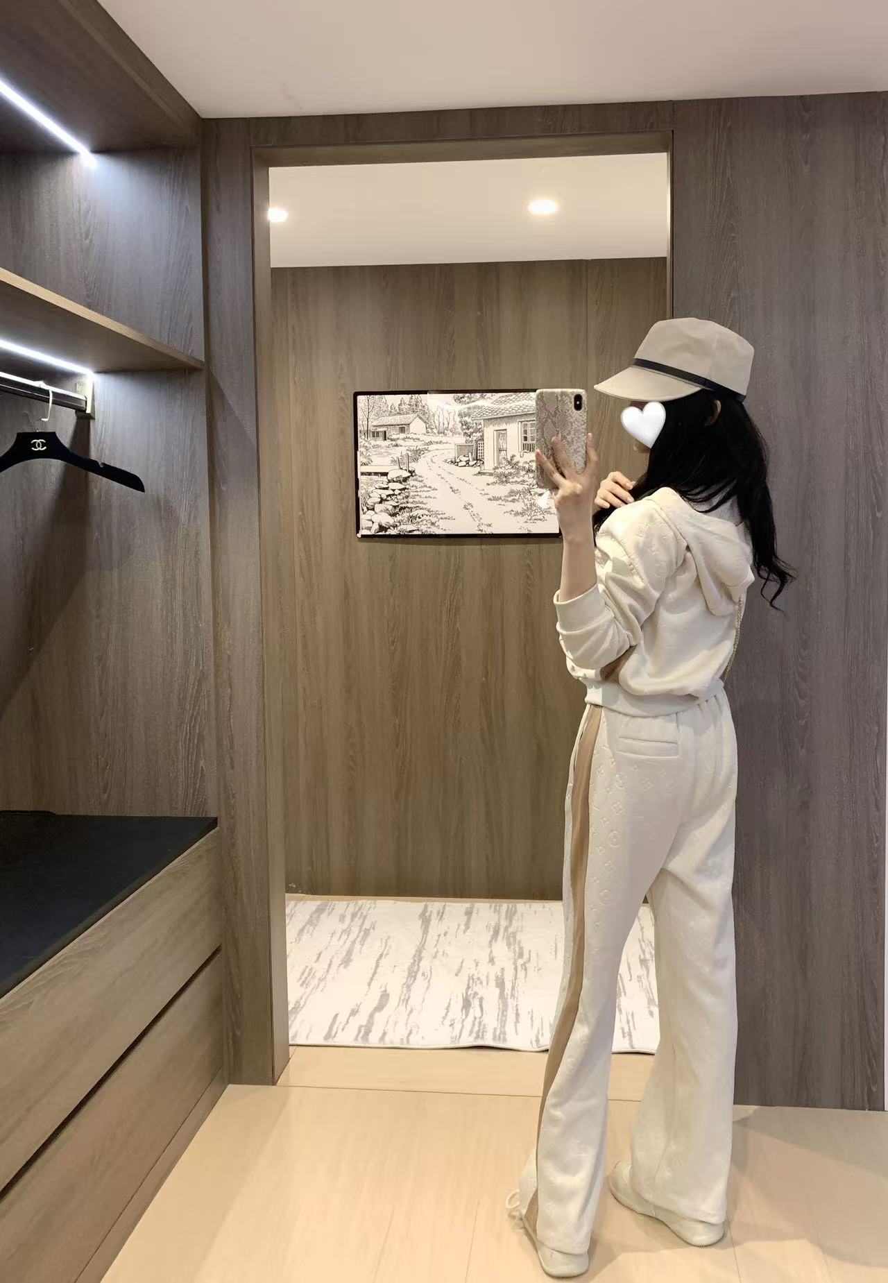 Jacquard fabric suit