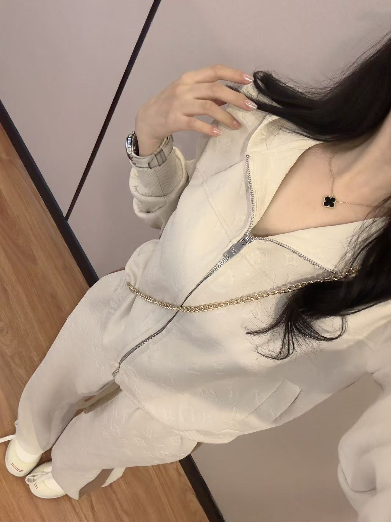 Jacquard fabric suit