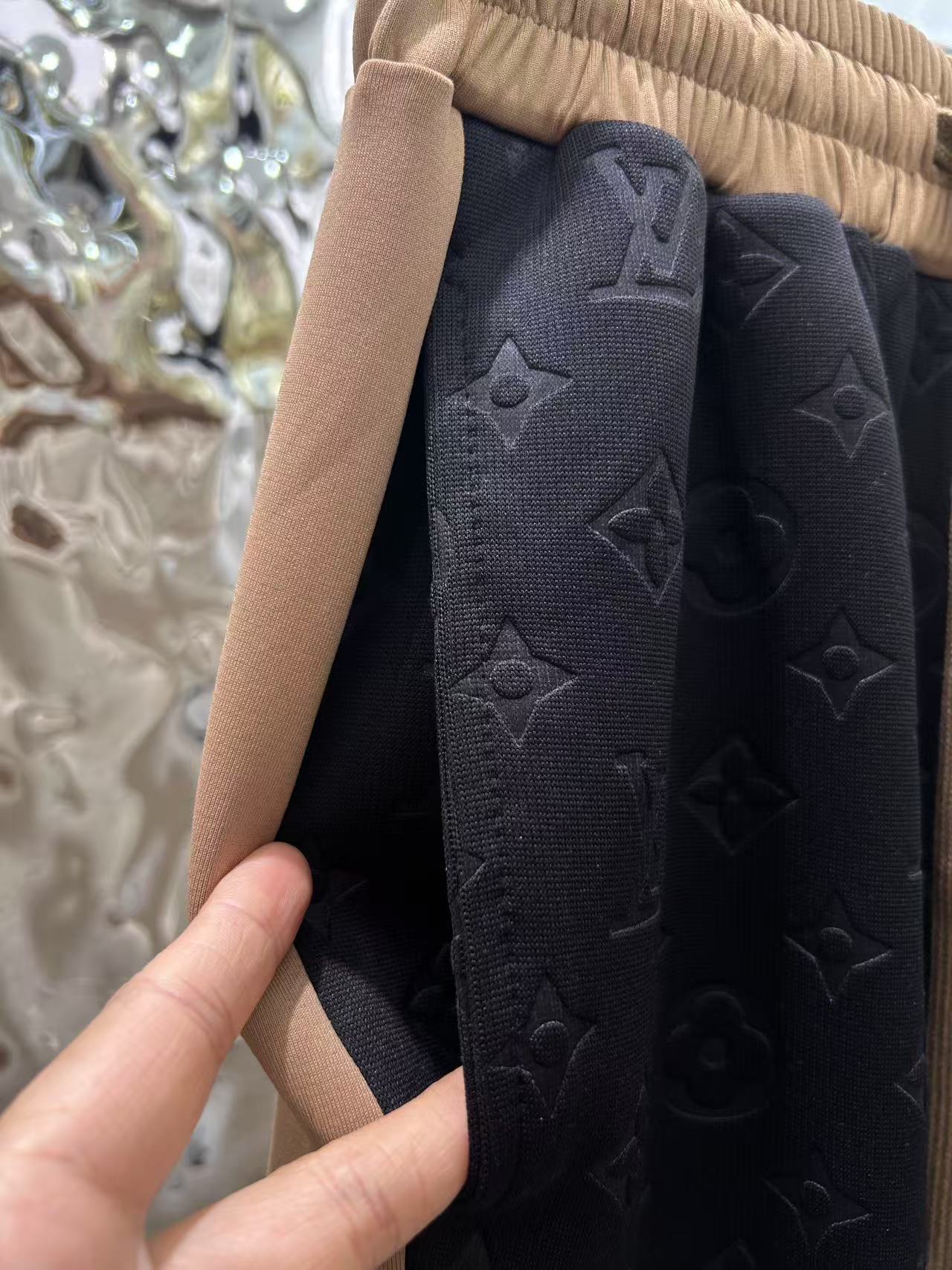 Jacquard fabric suit