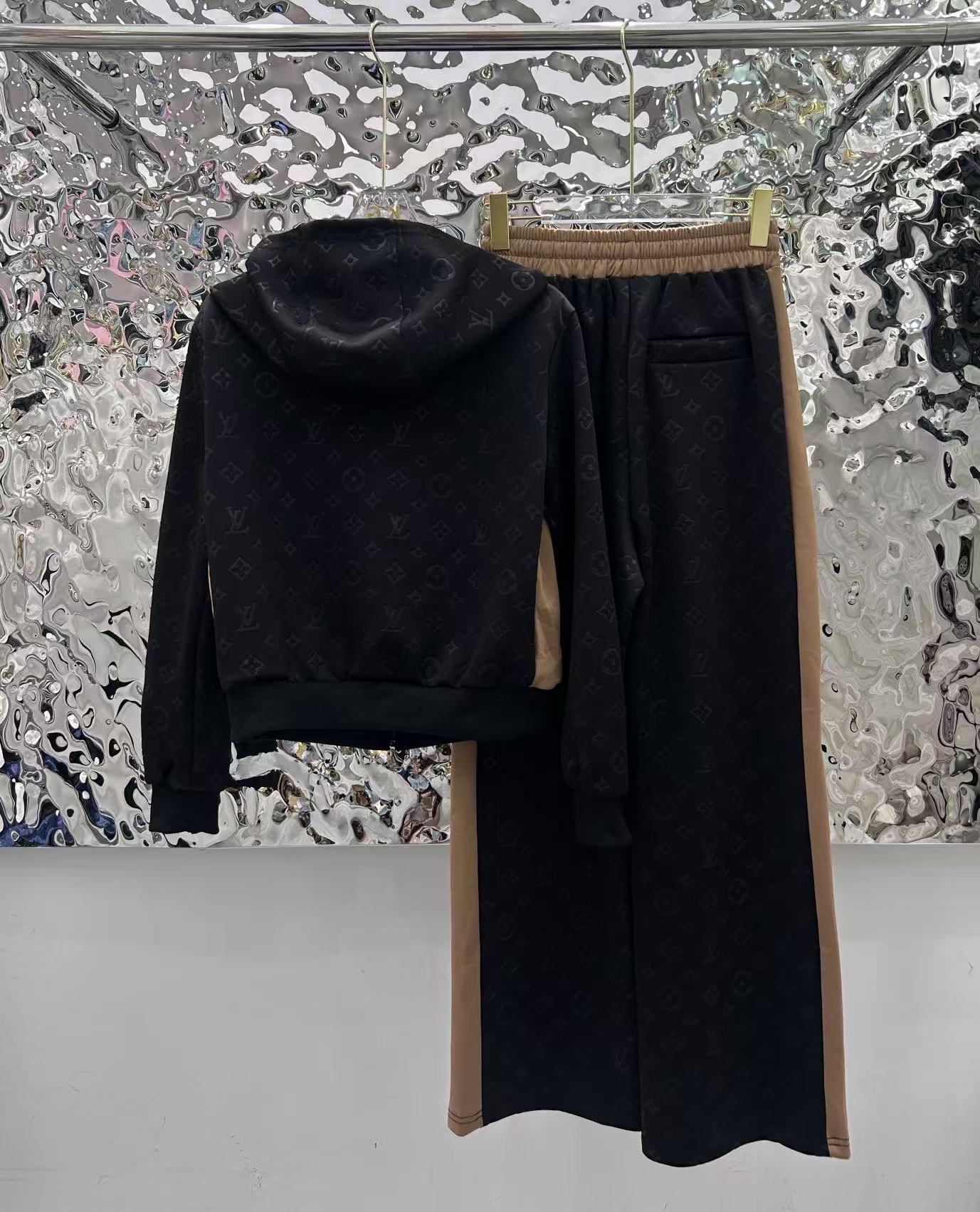 Jacquard fabric suit